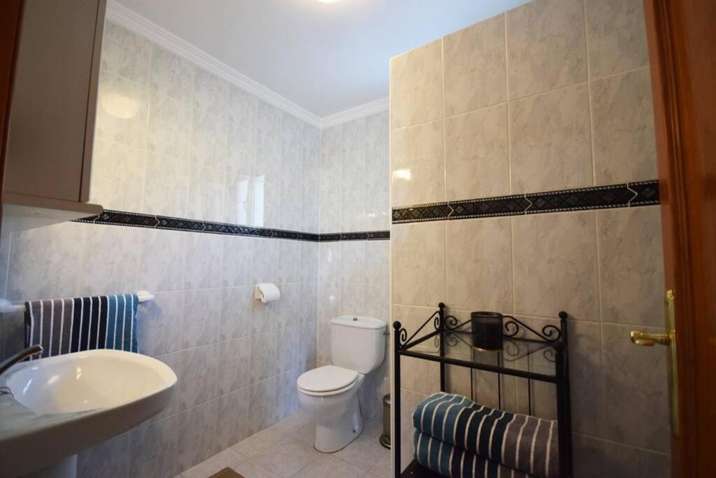 Koupelna v ubytování El Quinto Pino, Frigiliana Luxury Country villa with pool and parking HansOnHoliday Rentals