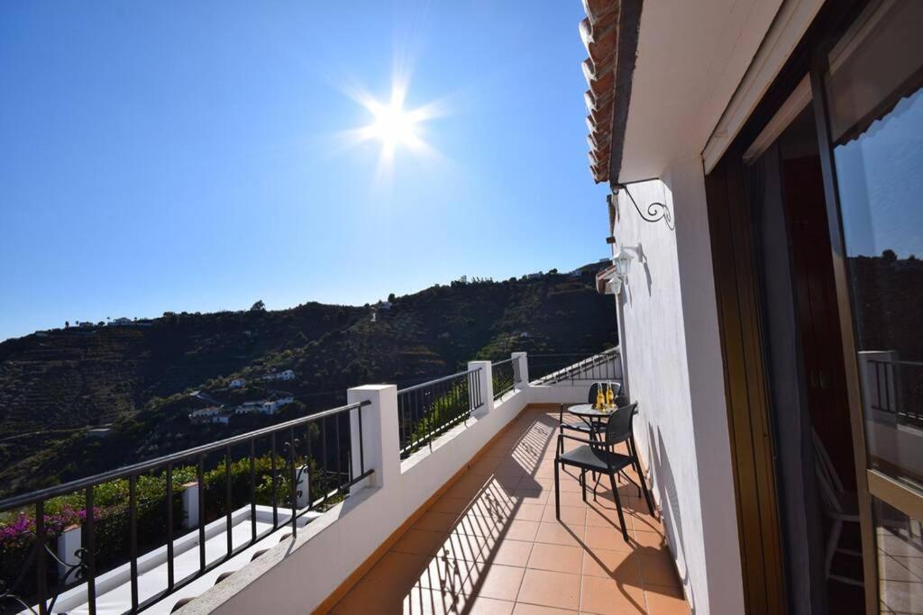 Balkón nebo terasa v ubytování El Quinto Pino, Frigiliana Luxury Country villa with pool and parking HansOnHoliday Rentals