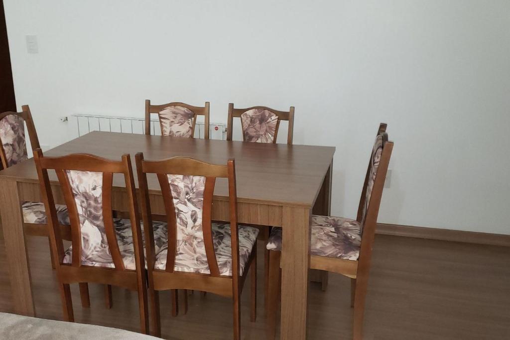 Vale das Hortensias 403 - 100 metros Rua Coberta  Vale das Hortensias 403 - 100 metros Rua Coberta