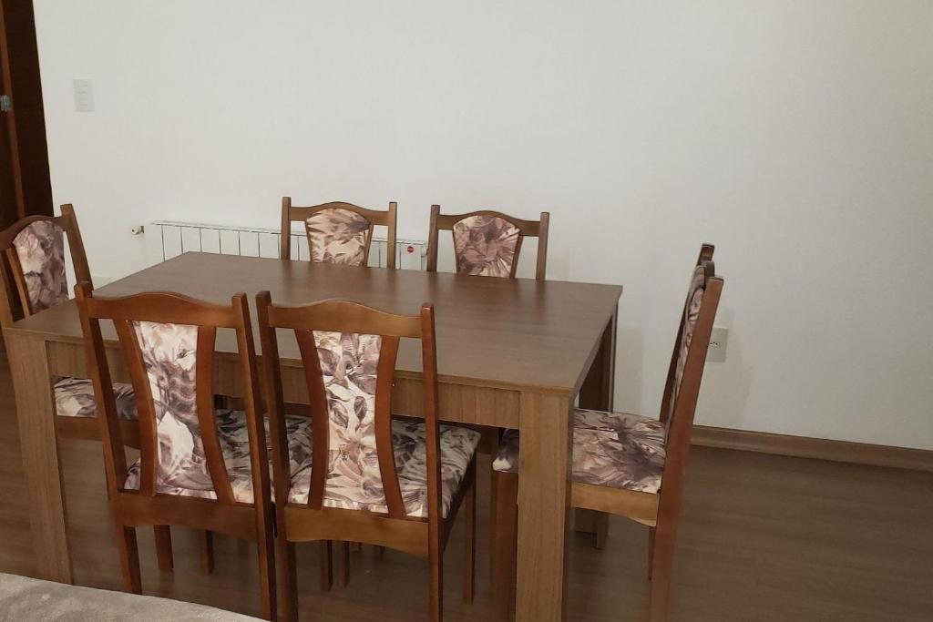 Vale das Hortensias 403 - 100 metros Rua Coberta  Vale das Hortensias 403 - 100 metros Rua Coberta