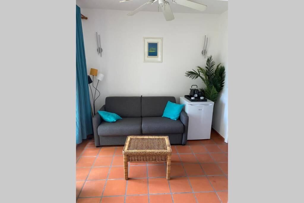 Posezení v ubytování Le Paradis de la Baie 4 couchages à 2 Minutes des plages de TARTANE tout équipé
