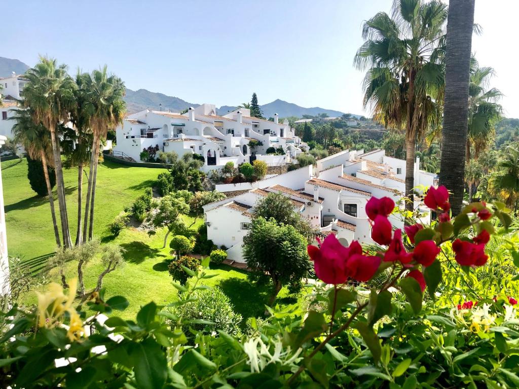 Charmante woning met zeezicht dichtbij het strand, Nerja ...