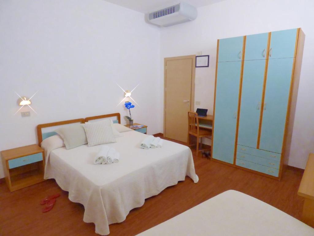 Postel nebo postele na pokoji v ubytování Hotel Merano