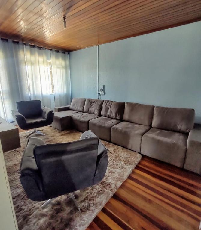  Casa bem localizada na Efapi