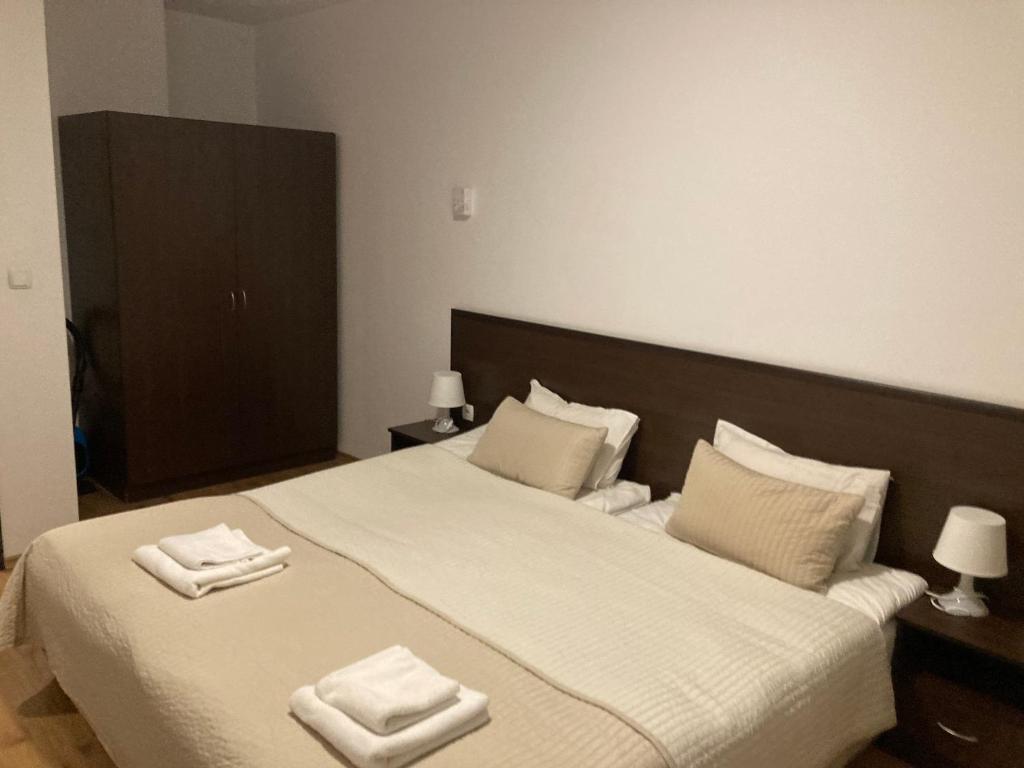 Un ou plusieurs lits dans un hébergement de l'établissement Iglika 2 Ski Apartment