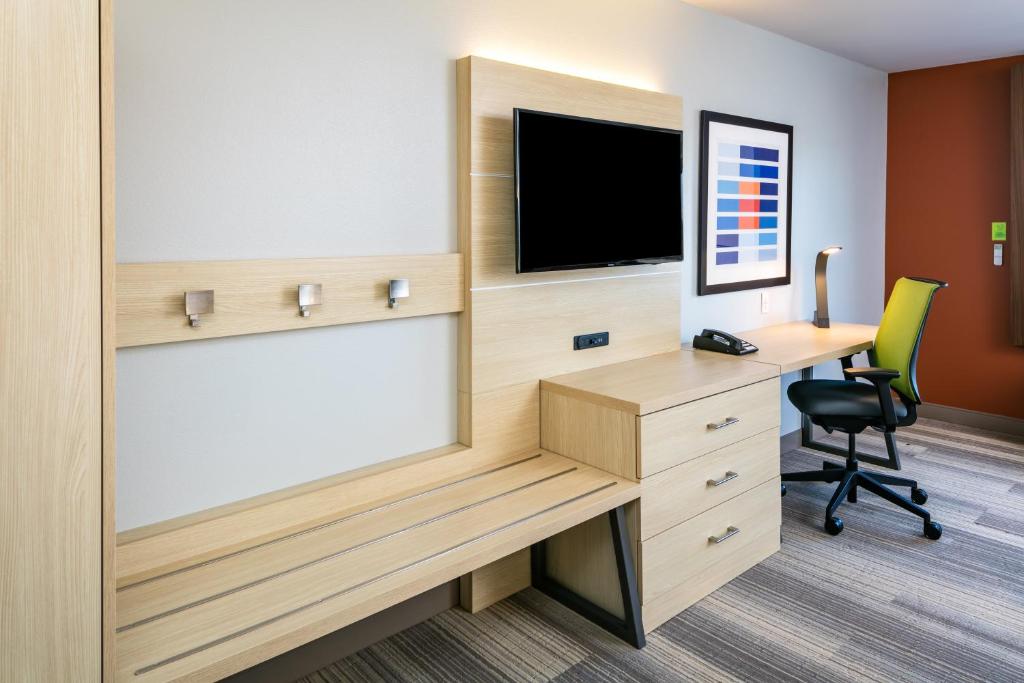 Holiday Inn Express & Suites - Bend South by IHG photo