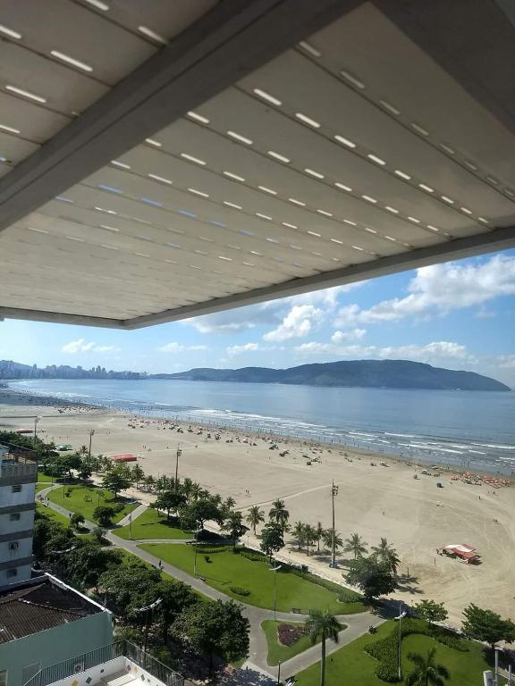  Apartamento 2 dormitórios frente ao mar