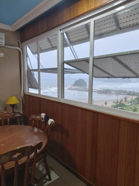  Apartamento 2 dormitórios frente ao mar
