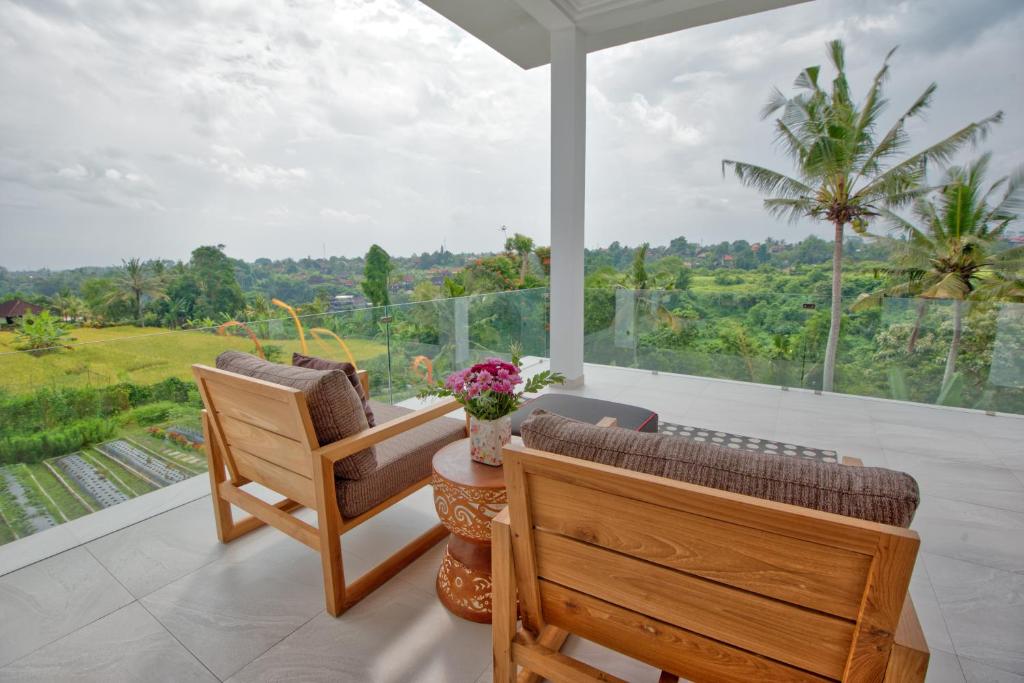 Zahrada ubytování Wake in Paradise and Luxury Lebah Villas