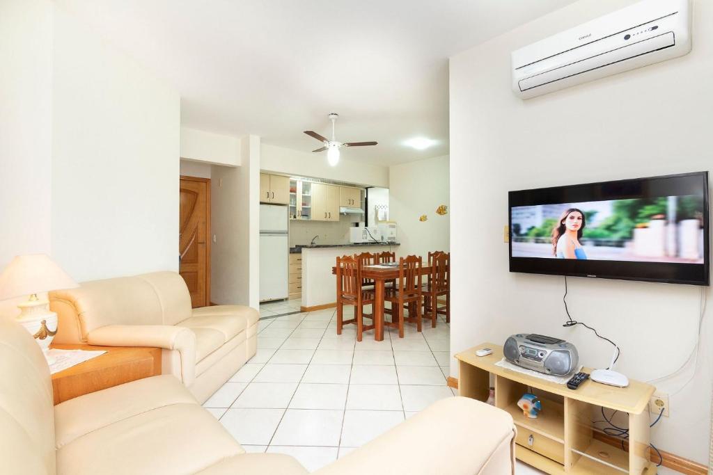  Aluguel de Apartamento 3 quartos sendo 1 suíte para 7 pessoas à 150 metros do mar em Bombas