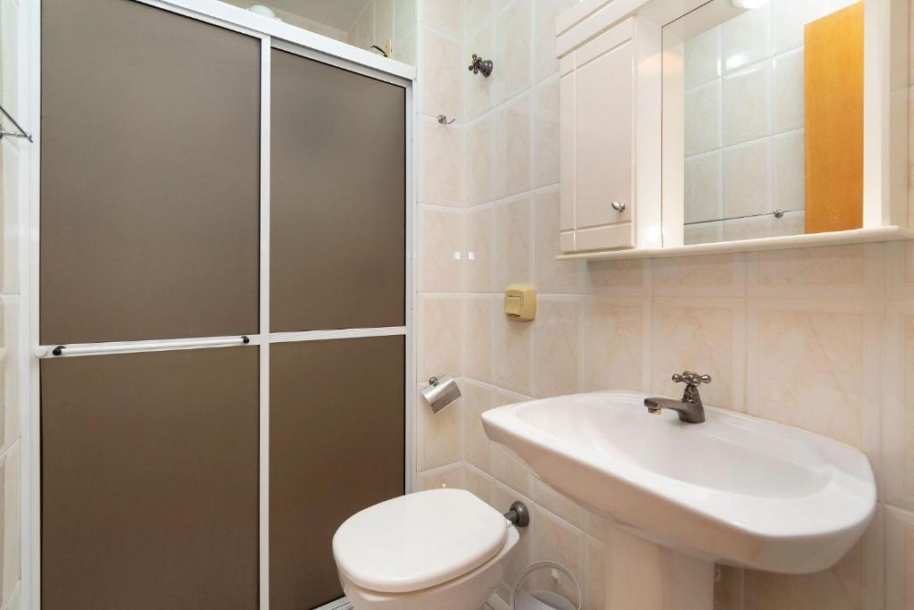  Aluguel de Apartamento 3 quartos sendo 1 suíte para 7 pessoas à 150 metros do mar em Bombas