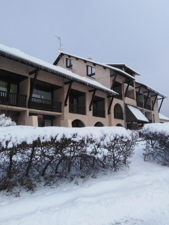 STUDIO CABINE PIED DES PISTES - отзывы и видео