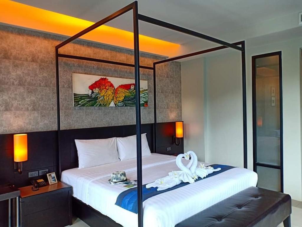 Postel nebo postele na pokoji v ubytování The Tama Hotel- SHA Plus