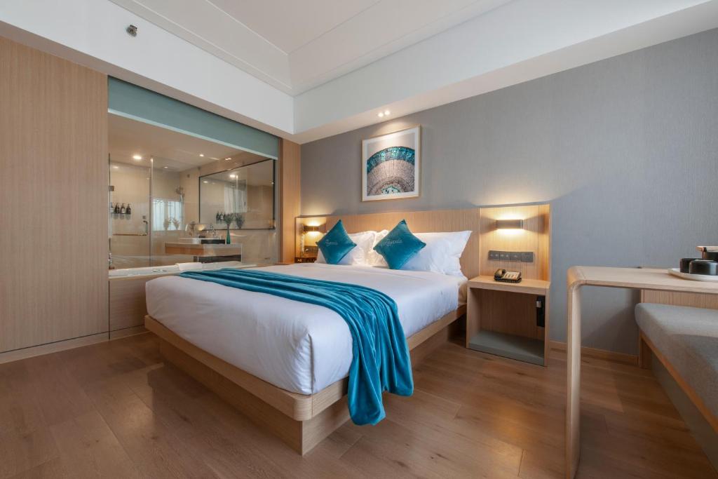 Shanghai Baixia Pagoda Hotel - Large Double Room