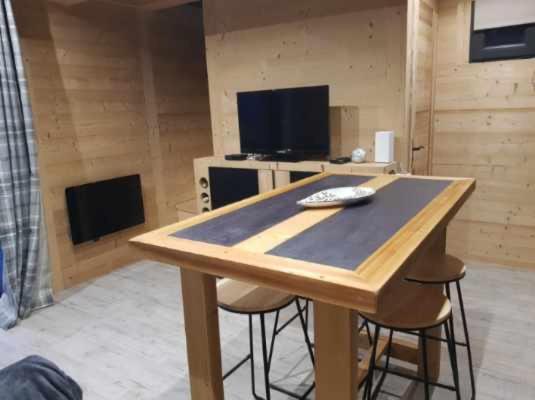 TV a/nebo společenská místnost v ubytování le mazot