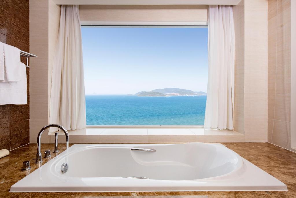 Suite Có Giường Cỡ King Nhìn Ra Biển