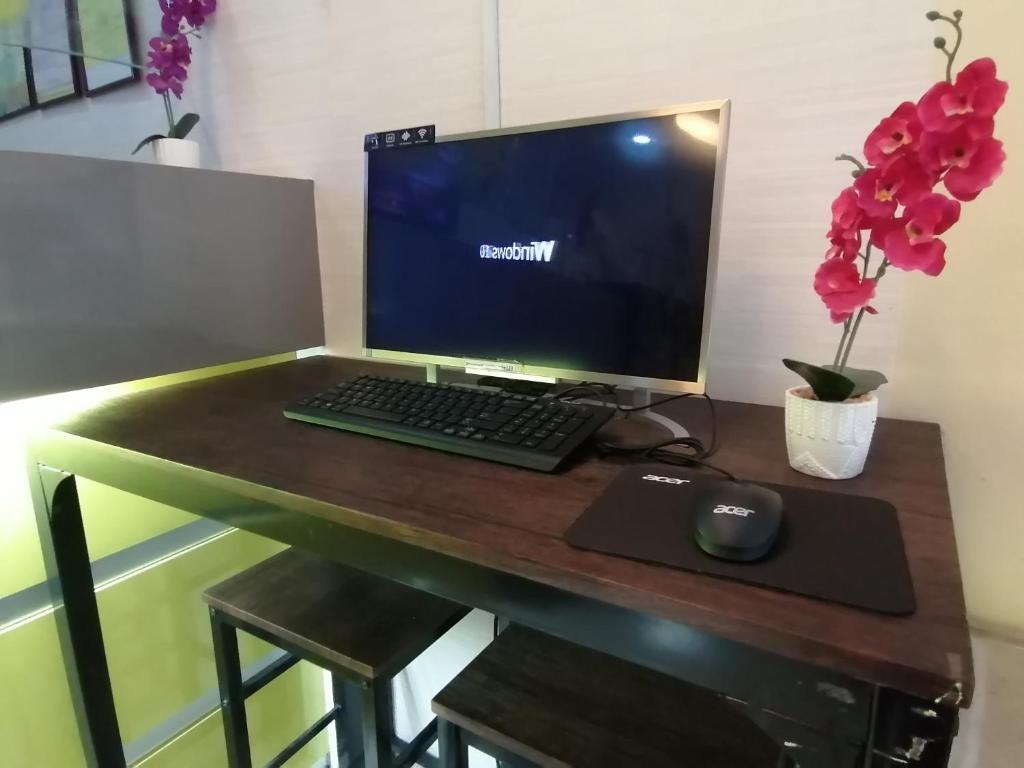 TV a/nebo společenská místnost v ubytování Smile Hotel Subang USJ