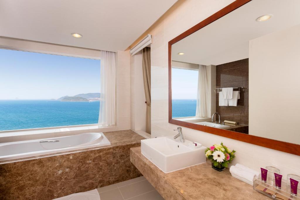 Suite Có Giường Cỡ King Nhìn Ra Biển