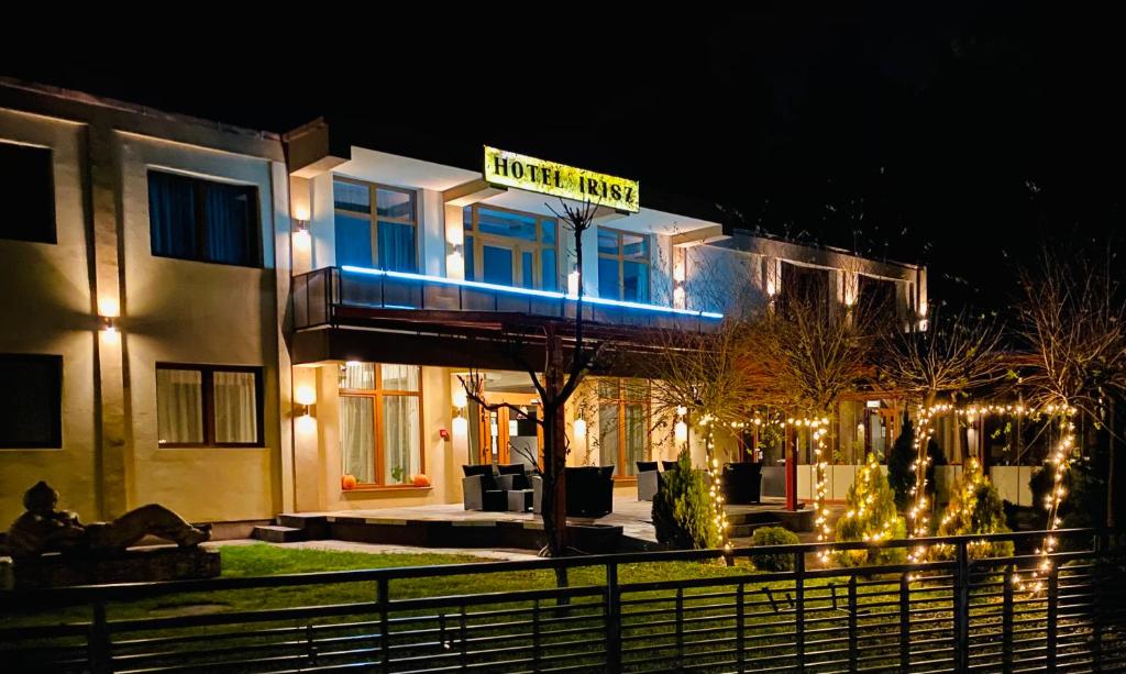 a building with a sign that reads hunter hotel at night at Hotel Írisz in Nyíregyháza