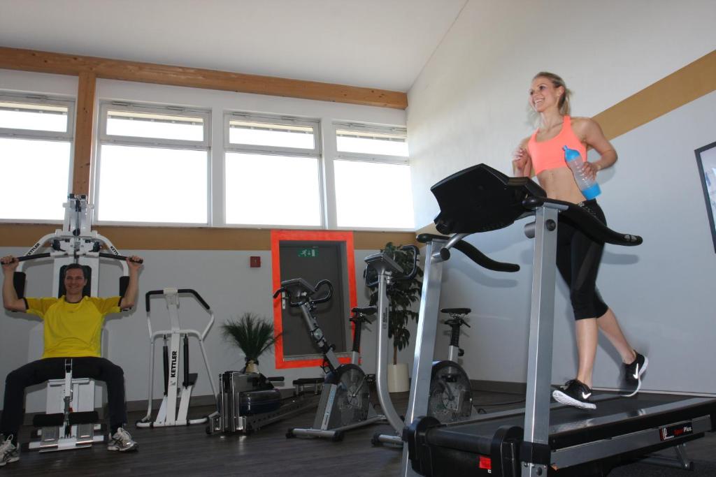 Fitness centrum a/nebo fitness zařízení v ubytování Farbinger Hof