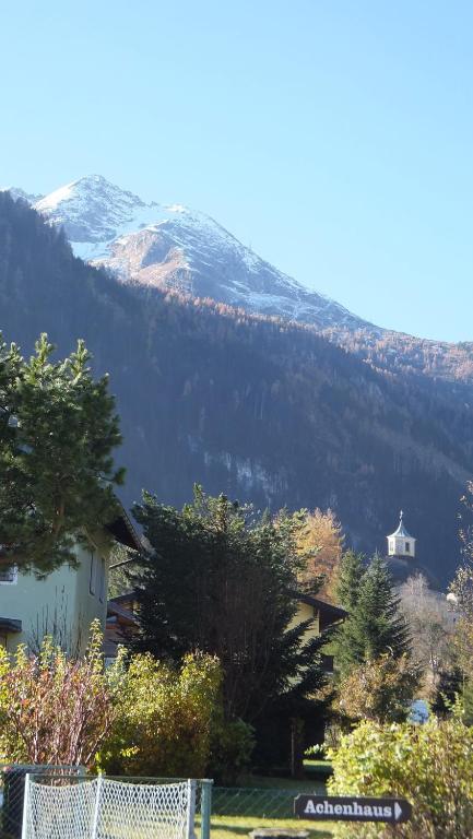 A general mountain view or a mountain view taken from Az apartmant