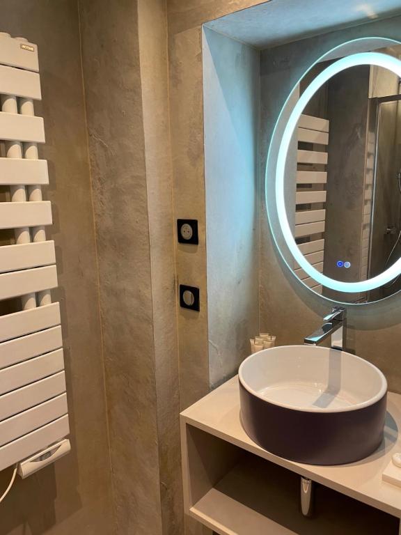 Hotel 33 Marbeuf - Resim 38