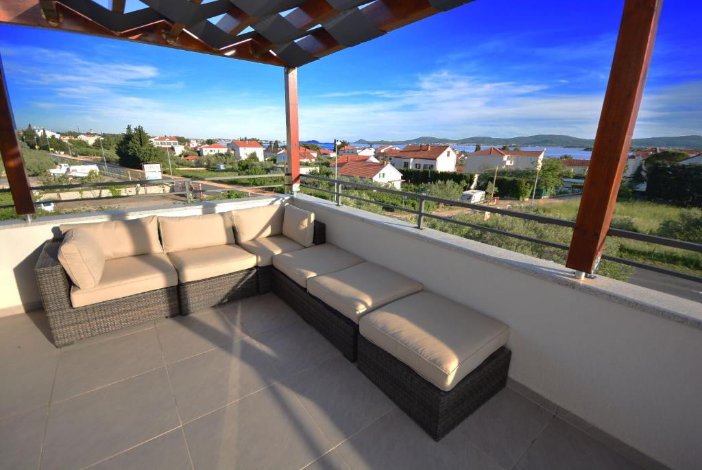 Balkon lub taras w obiekcie Apartment 3 with the private jacuzzi