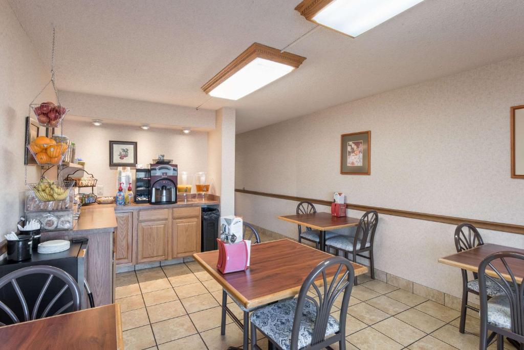 Econo Lodge Grand Junction North photo