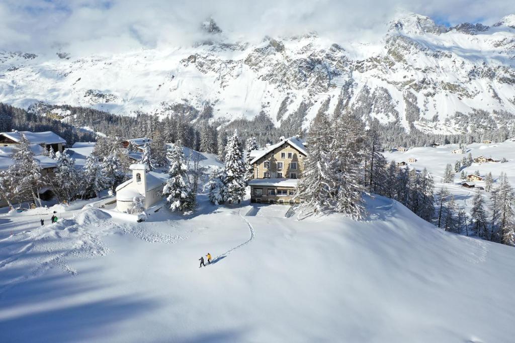 Hotel Sonne Fex Alpine Hideaway om vinteren