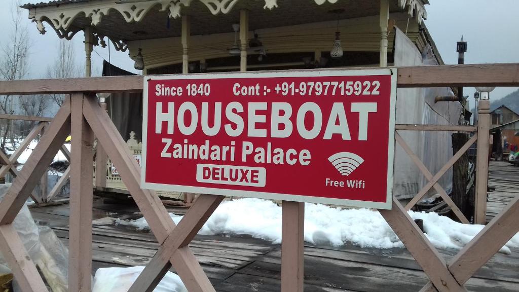 Certifikát, hodnocení, plakát nebo jiný dokument vystavený v ubytování Houseboat Zaindari Palace