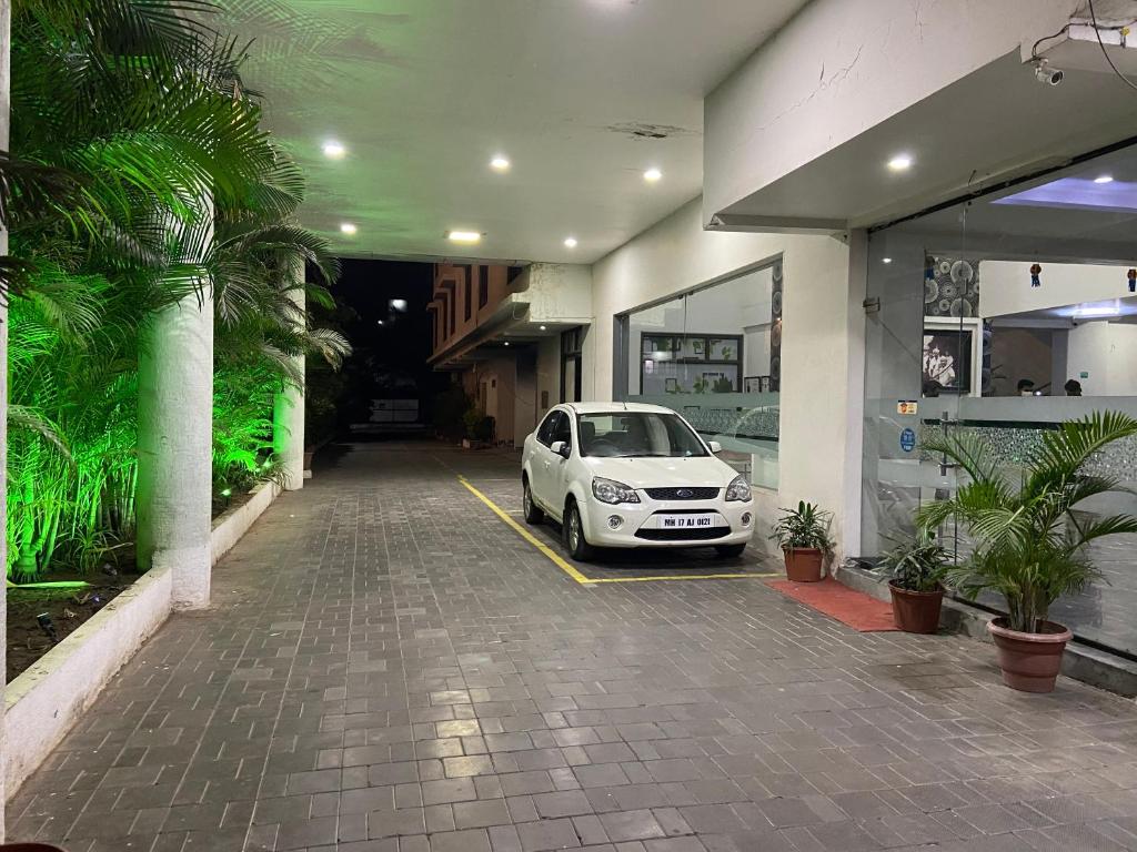 Fotografie z fotogalerie ubytování Hotel Sai Bansi v destinaci Širdi