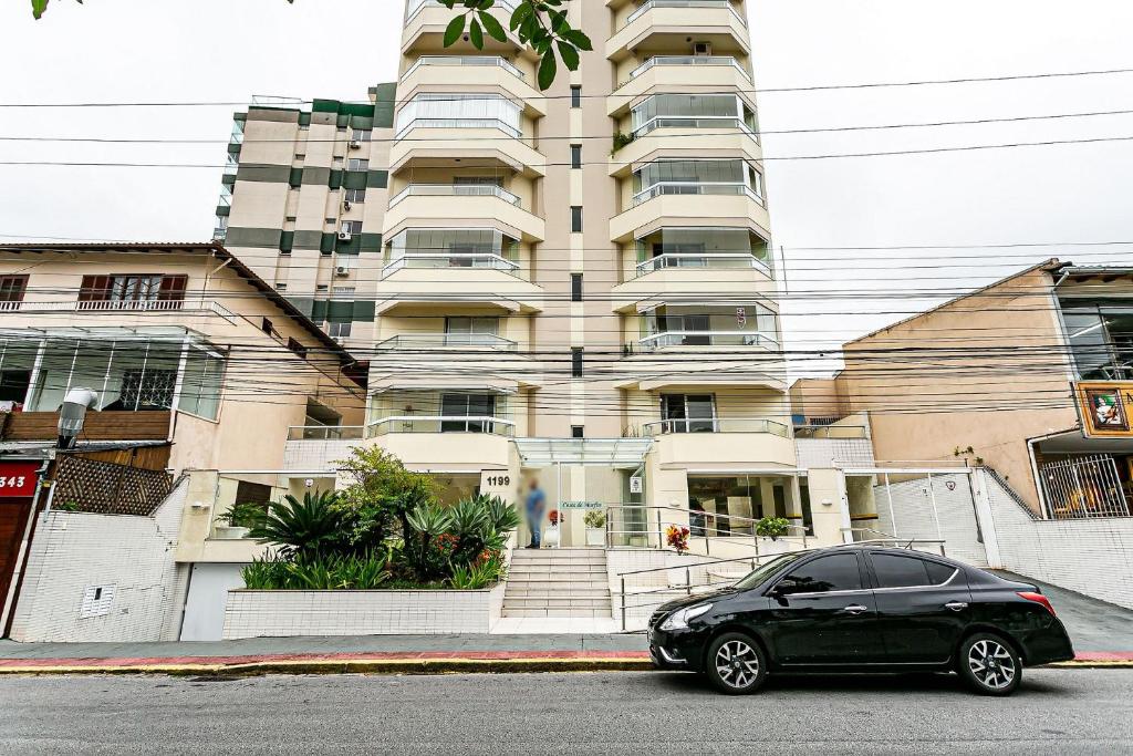  Espaçoso apartamento em área arborizada e central de Floripa