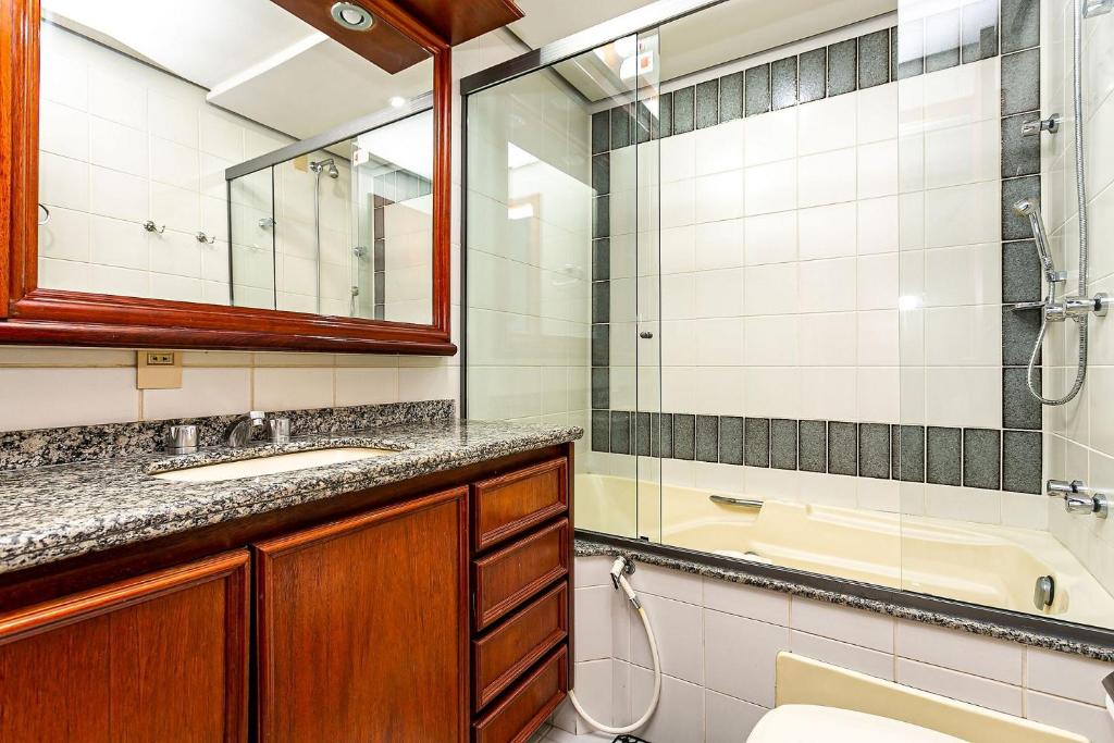  Espaçoso apartamento em área arborizada e central de Floripa