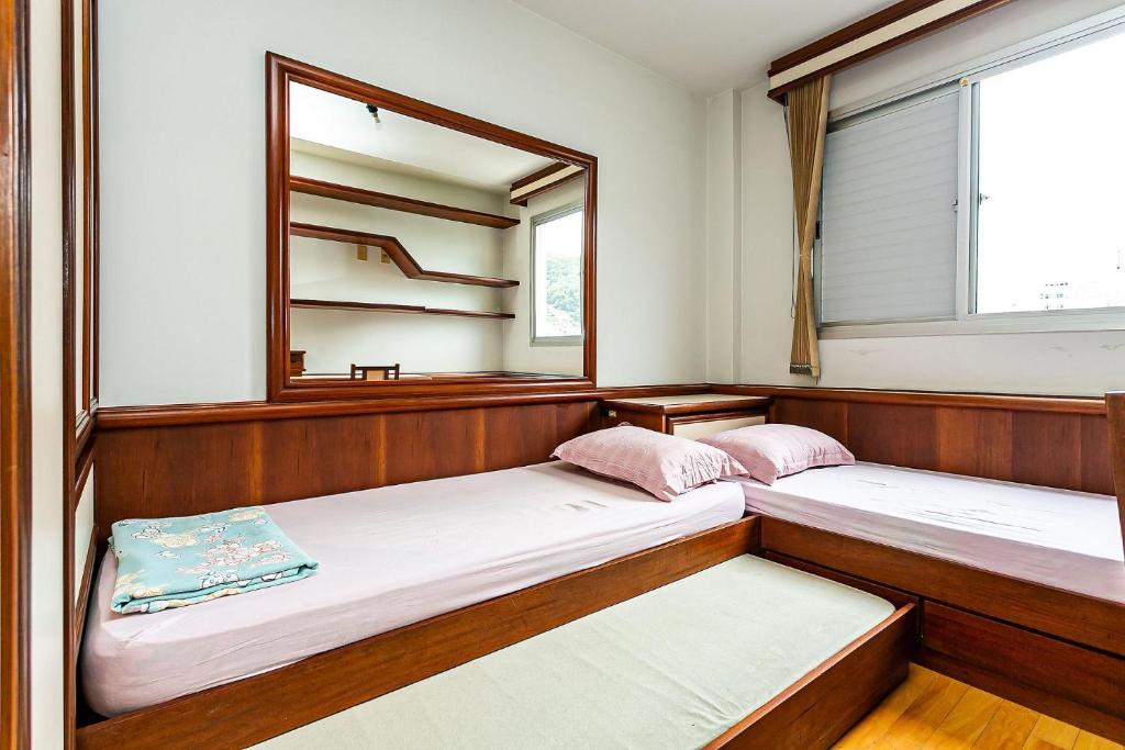  Espaçoso apartamento em área arborizada e central de Floripa