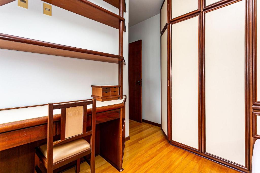 Espaçoso apartamento em área arborizada e central de Floripa