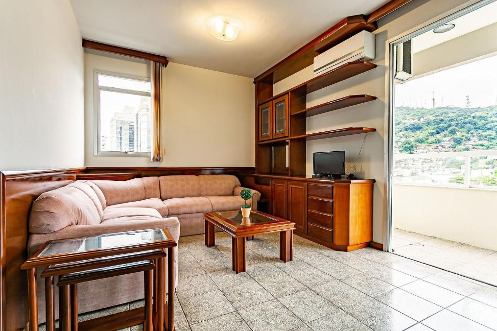  Espaçoso apartamento em área arborizada e central de Floripa
