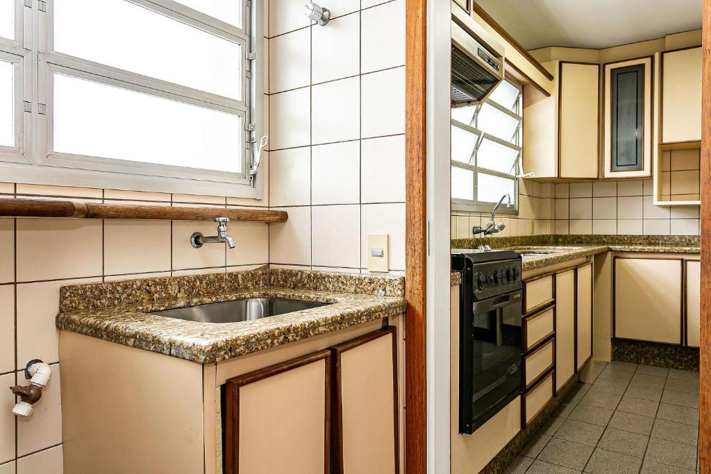  Espaçoso apartamento em área arborizada e central de Floripa