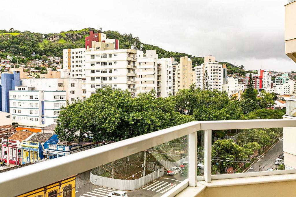  Espaçoso apartamento em área arborizada e central de Floripa