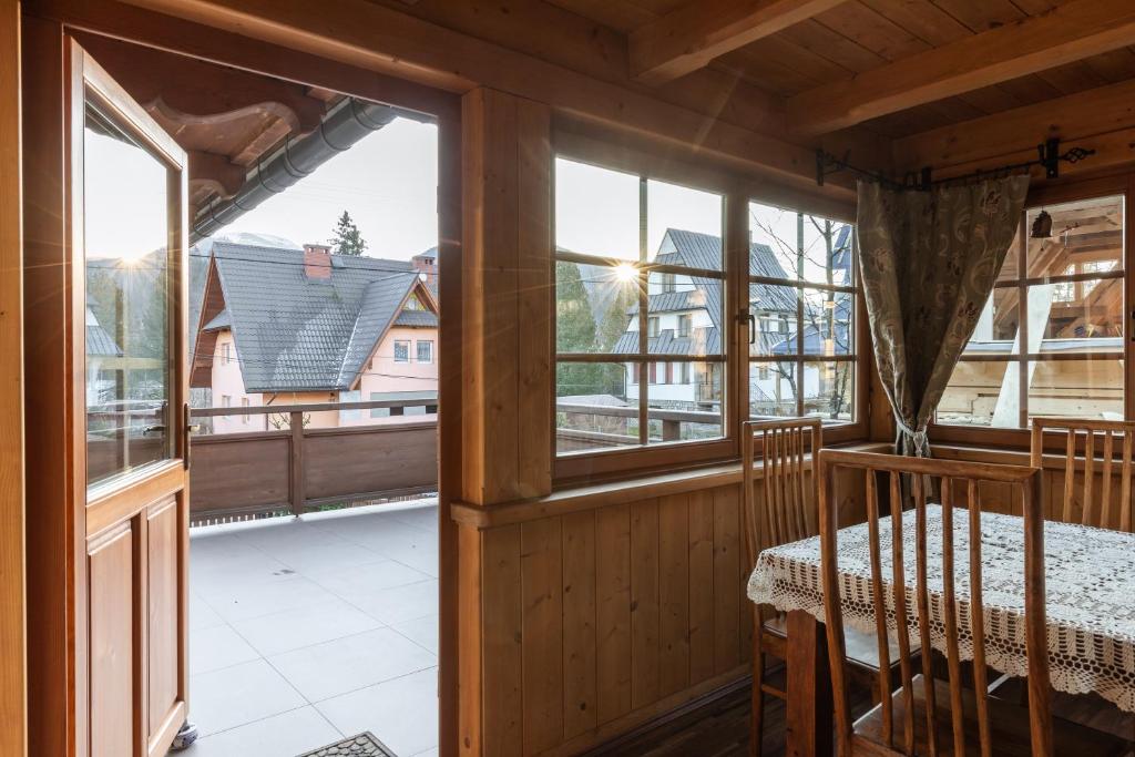 Balkón alebo terasa v ubytovaní Dom Nyczówka Zakopane