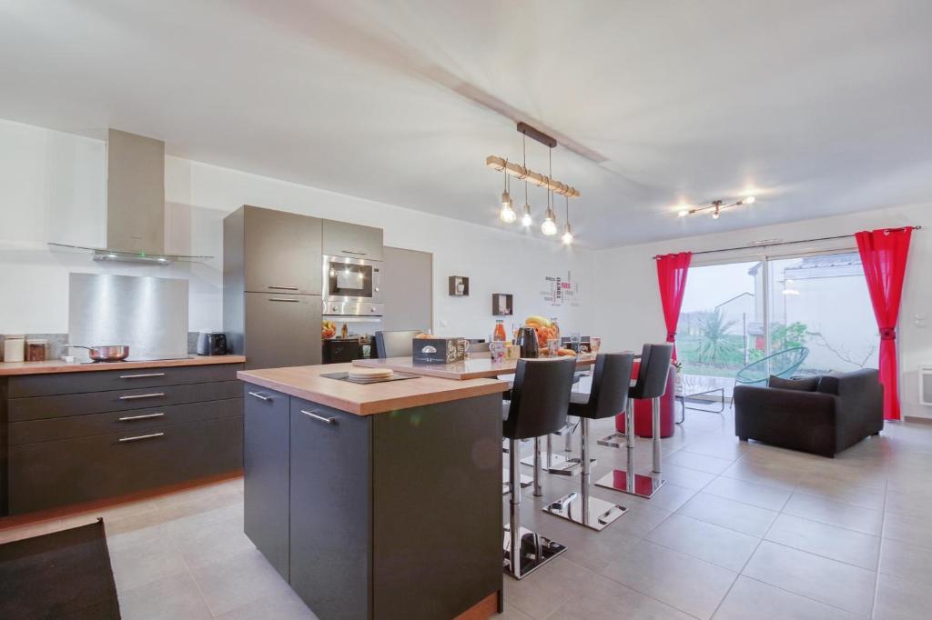 Η κουζίνα ή μικρή κουζίνα στο La Coralienne