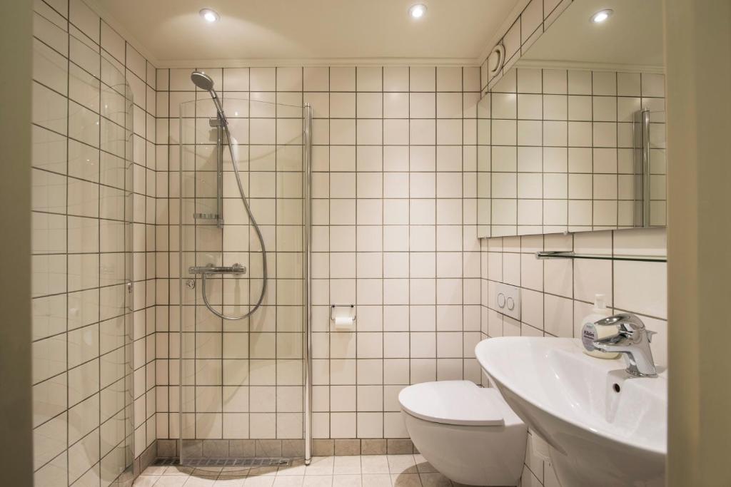 Koupelna v ubytování Strandhotel Klinten ApS