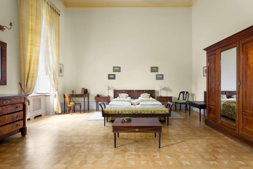 Károlyi Kastély Hotel & Restaurant - Suite Con Vista Al Jardín