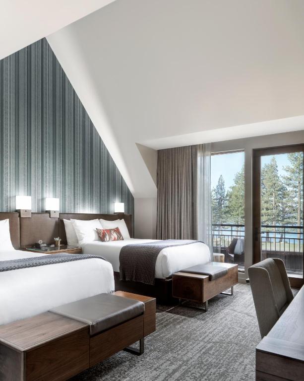 Postel nebo postele na pokoji v ubytování Edgewood Tahoe Resort