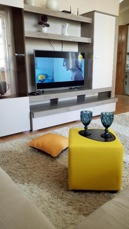 Apartment студия, 2 комнаты на Pushkina в центре - отзывы и видео