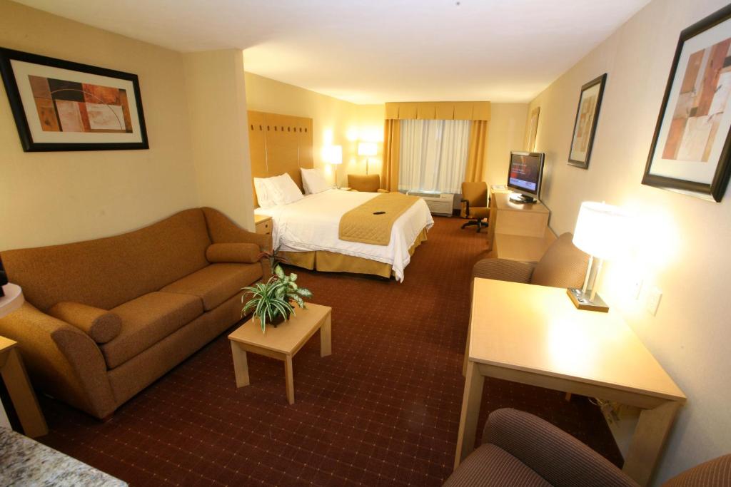 Holiday Inn Express Saltillo Zona Aeropuerto, an IHG Hotel