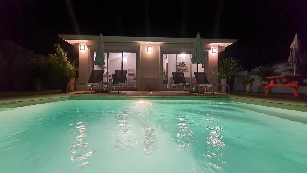 Bazén v ubytování Les Terrasses du Cap nebo v jeho okolí