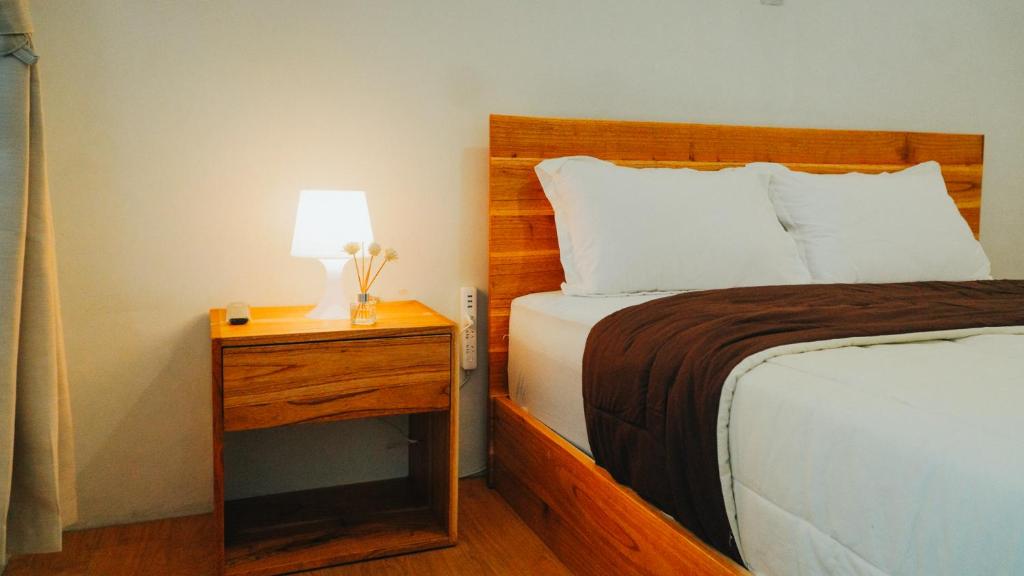 Postel nebo postele na pokoji v ubytování Hotel Gunung Mas Syariah