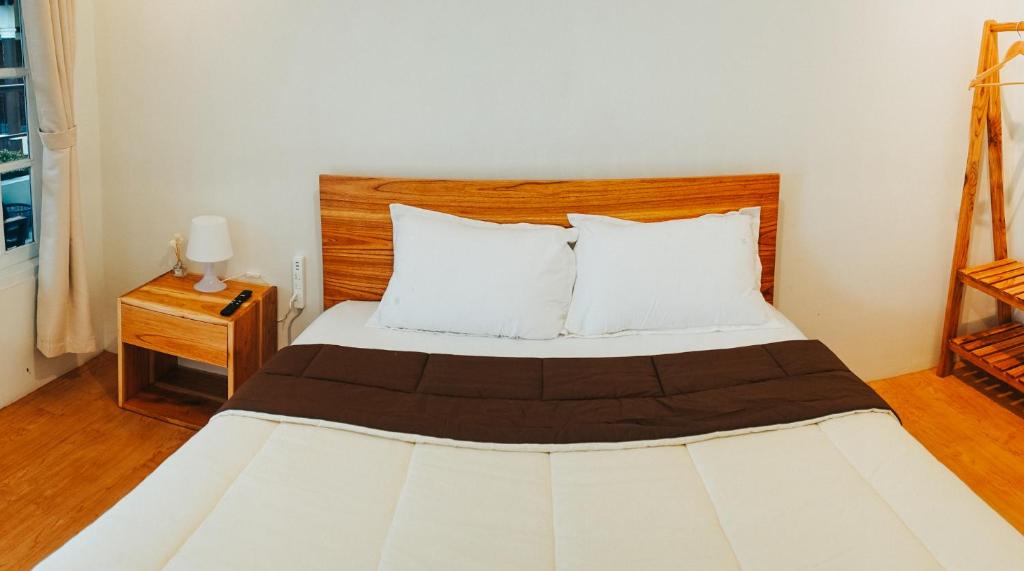 Postel nebo postele na pokoji v ubytování Hotel Gunung Mas Syariah
