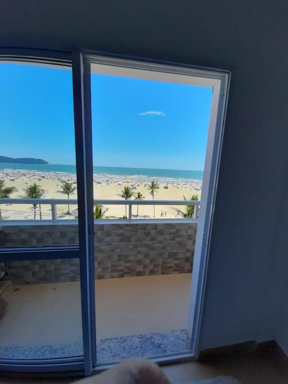  ap studio pé na areia na Guilhermina praia grande