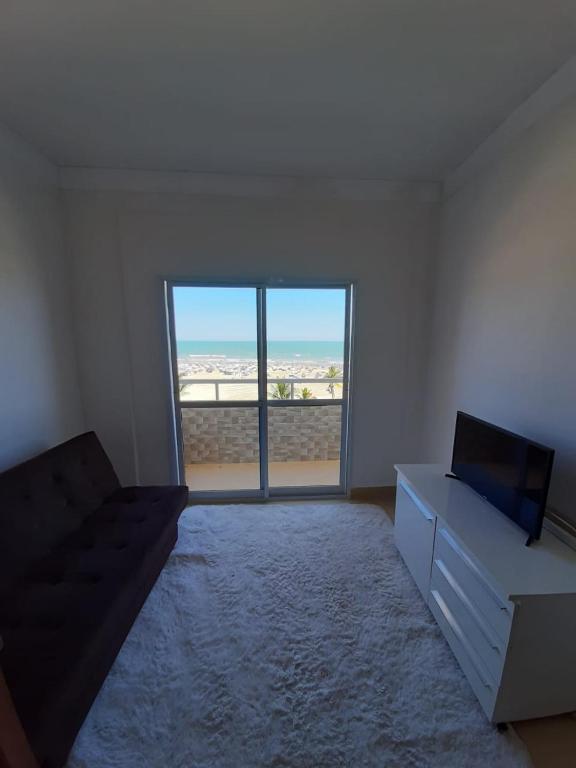  ap studio pé na areia na Guilhermina praia grande